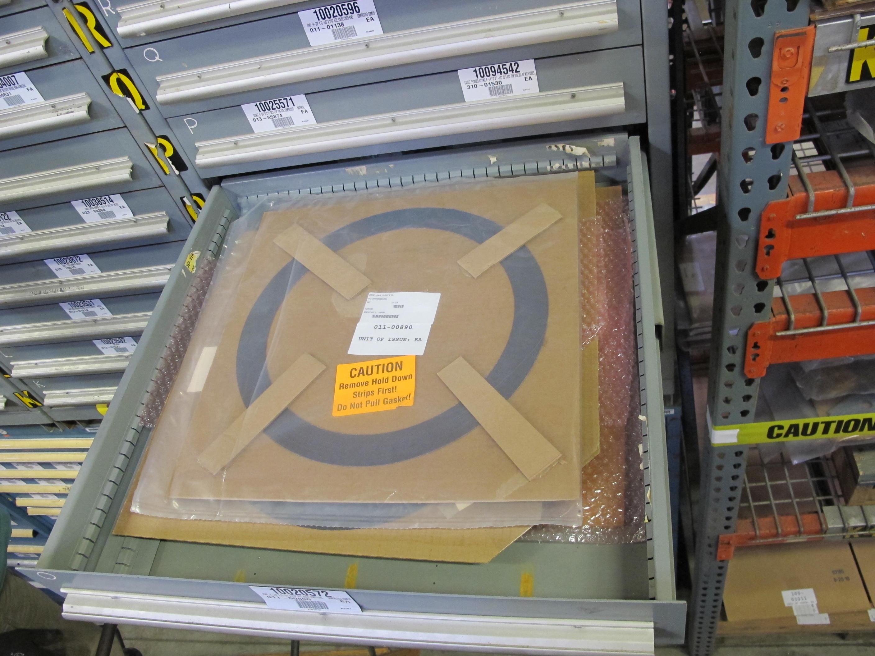 STANLEY VIDMAR HEAVY DUTY 9-DRAWER PARTS CABINET W/ CONTENTS (W-50) LOADING & HANDLING FEE $25-